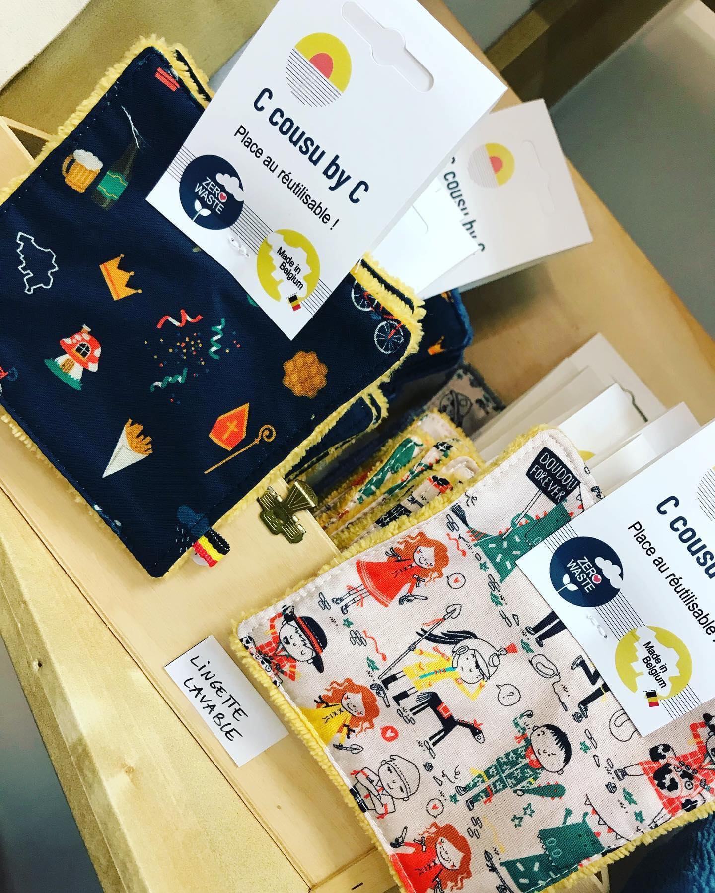 Les lingettes lavables C cousu by C sont dépourvues de plastique, multifonctions et écologiques.  Nos lingettes sont composées d'une face en coton Oekotex  et l'autre en micro-éponge de bambou. La fibre de bambou est la plus douce, plus absorbante et la plus résistante dans le temps.